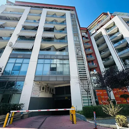 Escape - & Office 3 ティラナ