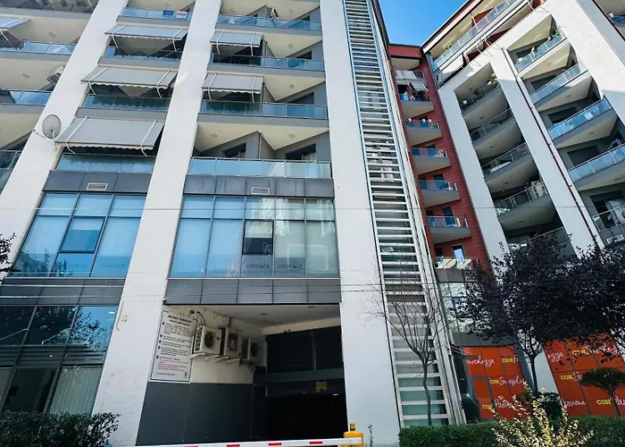 Escape - & Office 3 ティラナ