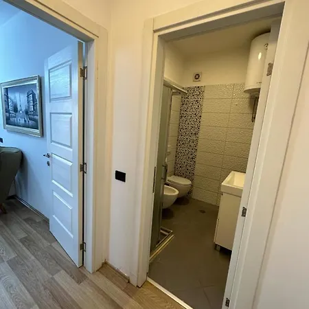2bd Lake Escape - Tirana