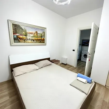 2bd Lake Escape -