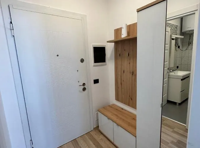 Escape - & Office 3 * 地拉那